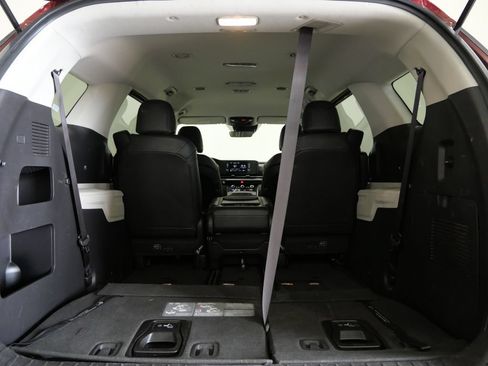 Used 2024 Kia Carnival LX FWD image 30