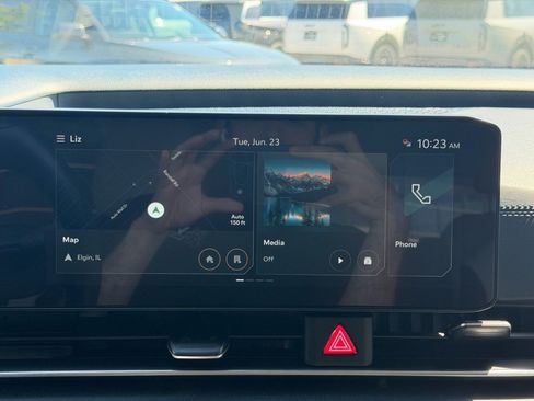 Used 2025 Kia Carnival EX FWD image 15