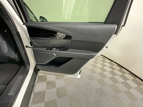 Certified 2024 Lincoln Nautilus Premier w/ Jet Appearance Package image 24