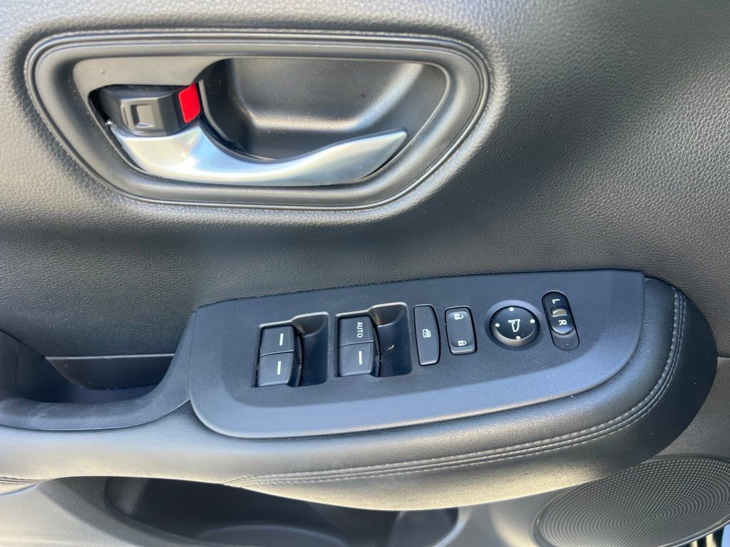 Used 2025 Honda HR-V LX image 22