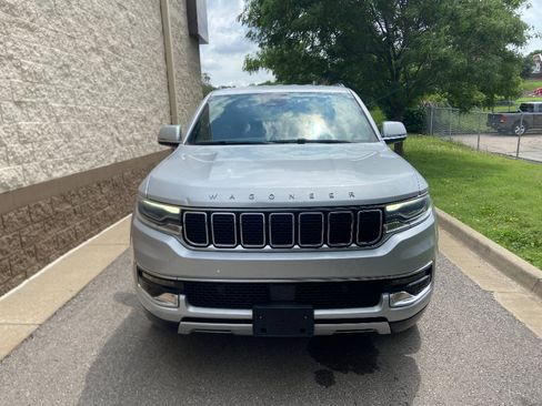 Used 2022 Jeep Wagoneer Series II AWD/4WD image 2