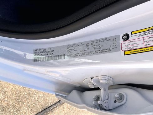 Used 2025 RAM 1500 Laramie image 37