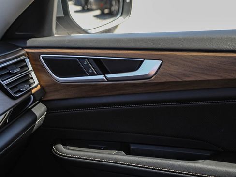 Used 2024 Volkswagen Atlas SE image 21