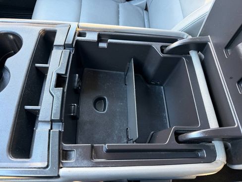 Used 2015 Chevrolet Silverado 3500 LTZ AWD/4WD image 40