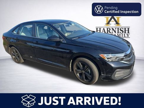Used 2023 Volkswagen Jetta SE FWD image 1