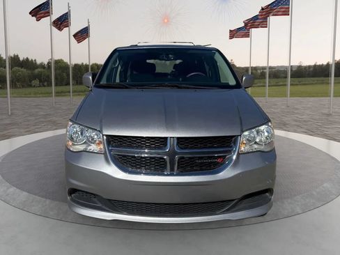 Used 2016 Dodge Grand Caravan SXT w/ UConnect Hands-Free Group FWD image 8