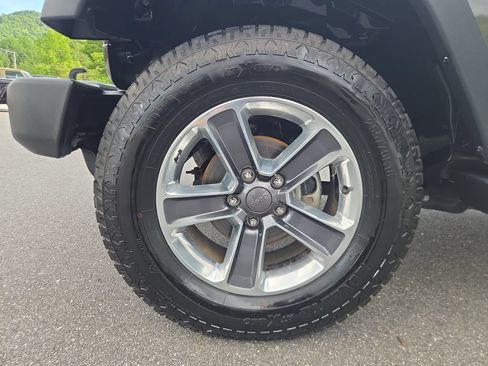 Used 2015 Jeep Wrangler Sport w/ Quick Order Package 24S AWD/4WD image 23
