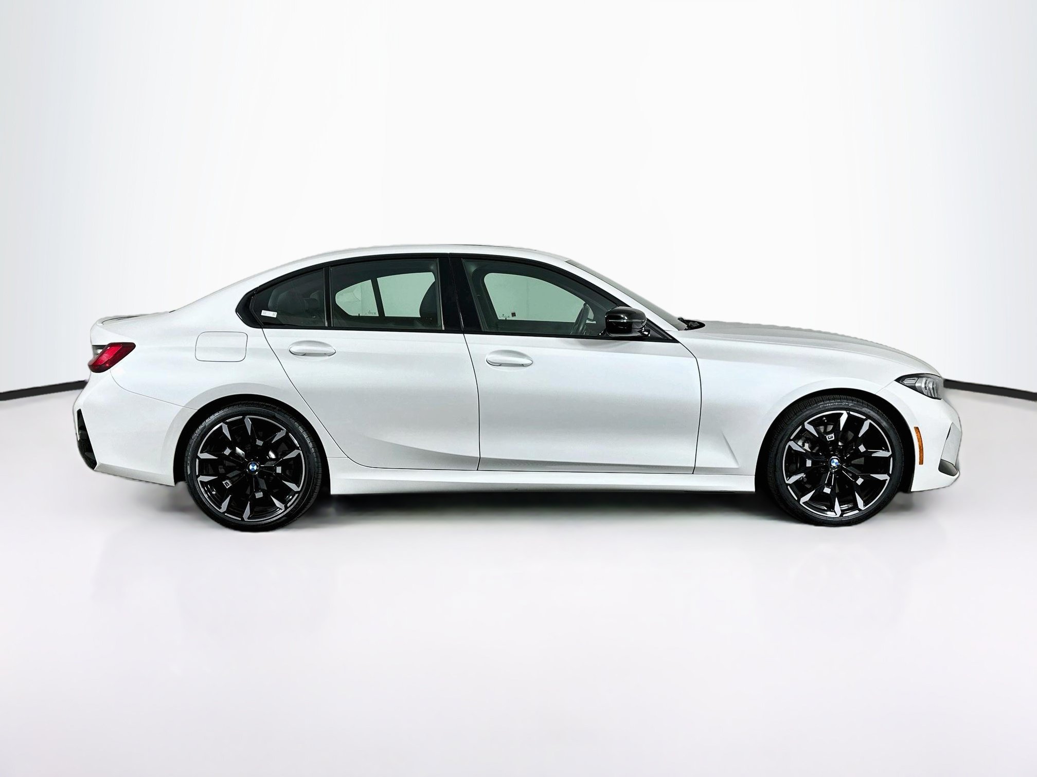 Used 2025 BMW 330i xDrive Sedan w/ M Sport Package AWD/4WD image 10