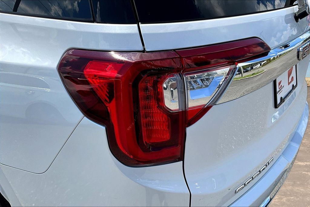Used 2020 GMC Acadia Denali w/ Technology Package FWD image 23