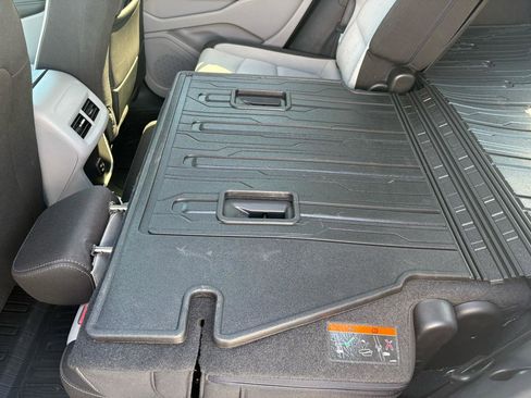 Used 2024 GMC Terrain SLE w/ Driver Convenience Package image 37