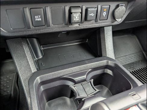 Used 2022 Toyota Tacoma TRD Off-Road image 19