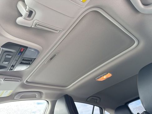 Used 2022 Subaru Crosstrek 2.5i Limited w/ Moonroof Package 2 image 8