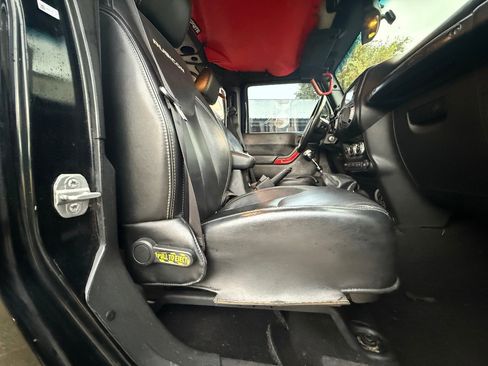 Used 2014 Jeep Wrangler Unlimited Rubicon image 23