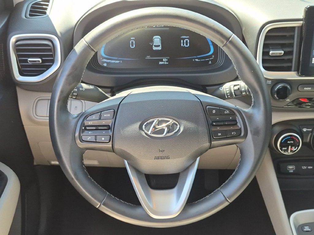 Used 2025 Hyundai Venue SEL FWD image 23