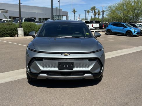 Used 2025 Chevrolet Equinox EV LT w/ Convenience Package image 8