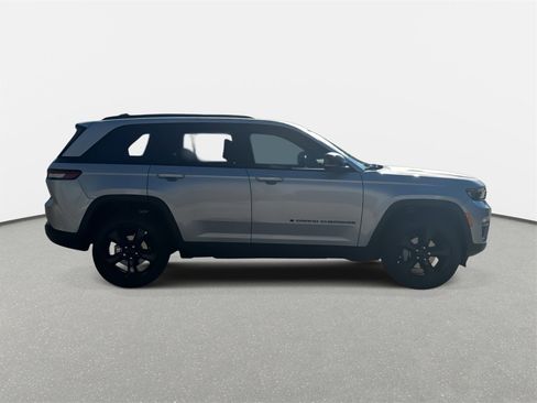New 2025 Jeep Grand Cherokee Limited w/ Black Appearance Package image 4
