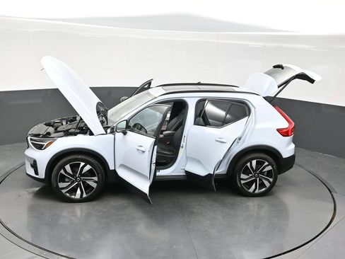 Used 2024 Volvo XC40 B5 Plus w/ Protection Package Premier AWD/4WD image 43