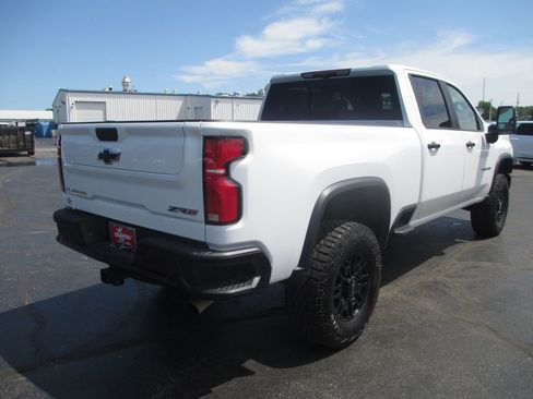 Used 2025 Chevrolet Silverado 2500 ZR2 w/ Technology Package AWD/4WD image 6