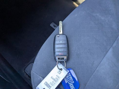 Used 2019 Kia Sorento LX image 31