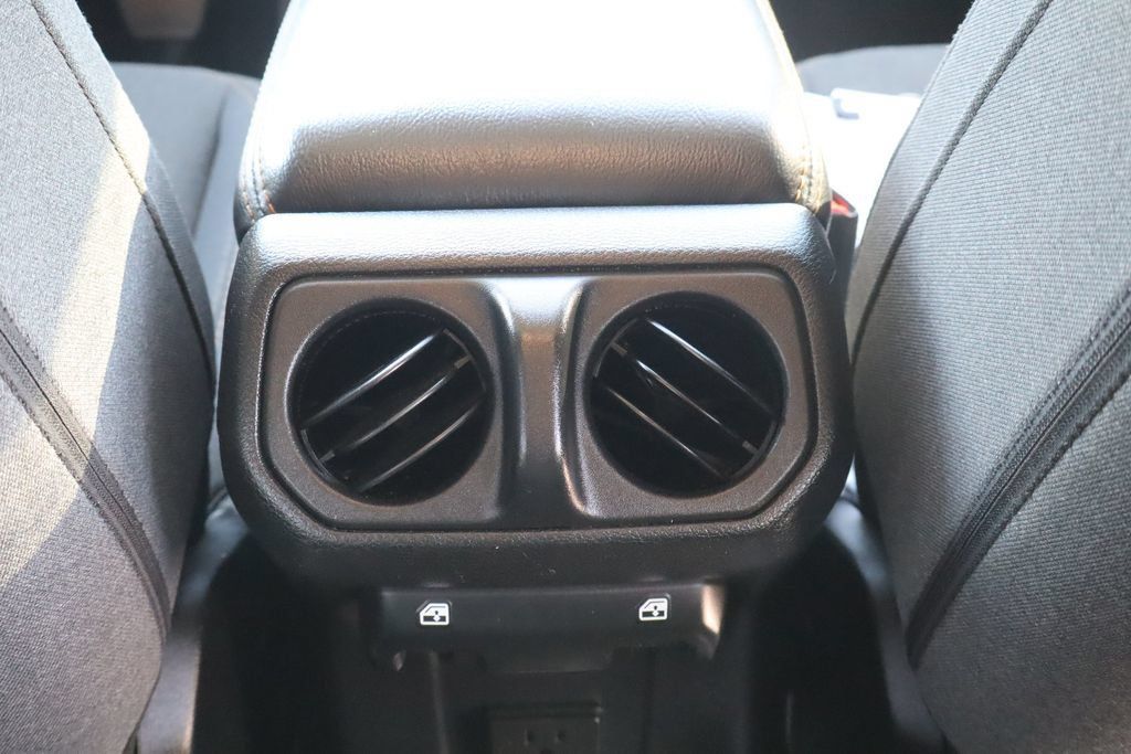 Used 2024 Jeep Wrangler Unlimited Sahara AWD/4WD image 34