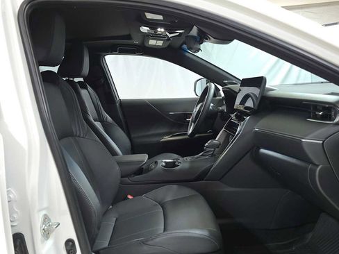 Used 2024 Toyota Venza Limited image 10