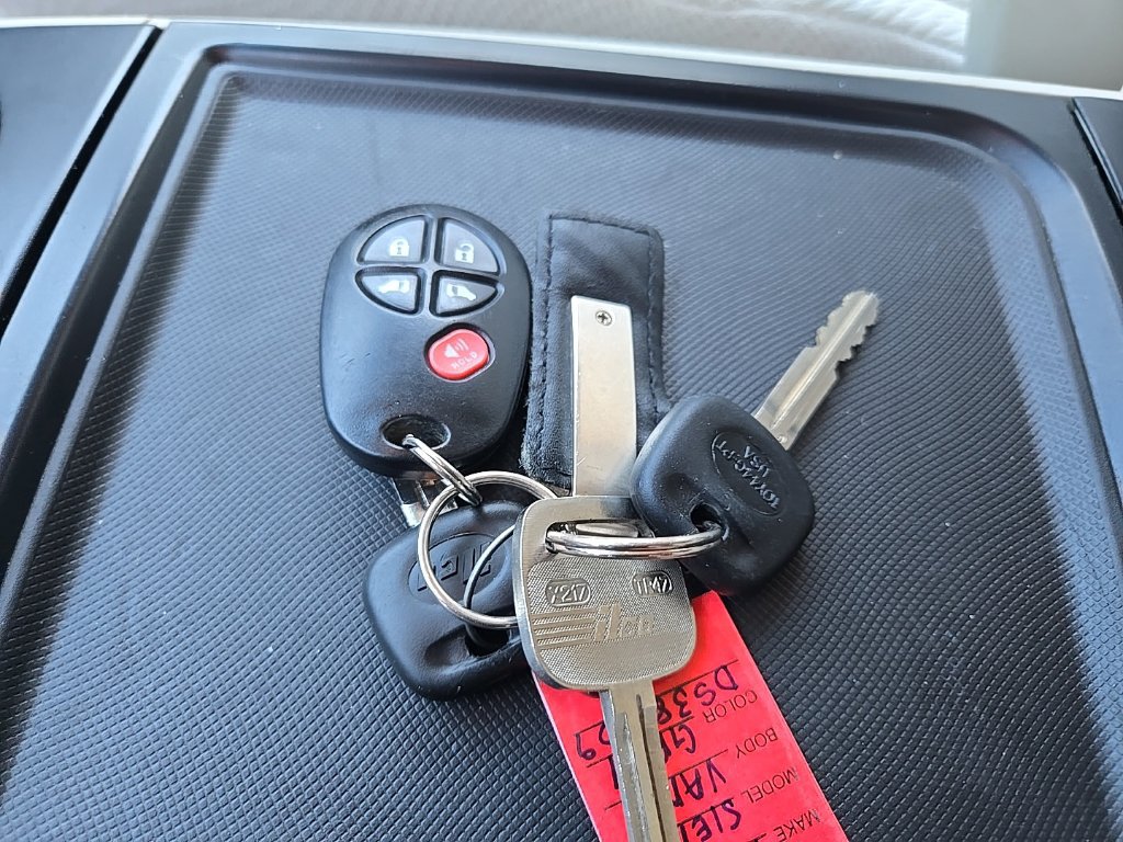 Used 2013 Toyota Sienna LE FWD image 40