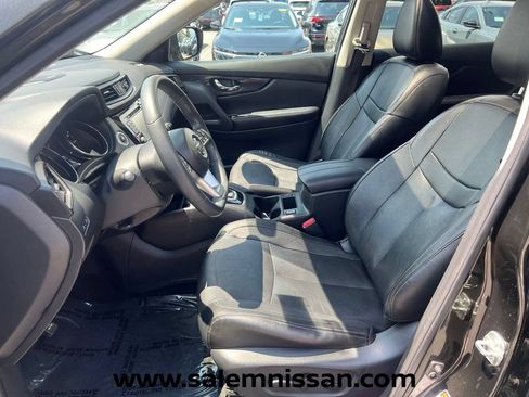 Used 2017 Nissan Rogue SL w/ SL Premium Package AWD/4WD image 9