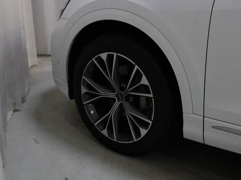 Used 2024 Audi Q8 Prestige w/ Prestige Package AWD/4WD image 30