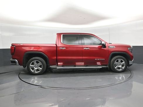 Used 2022 GMC Sierra 1500 SLT image 2