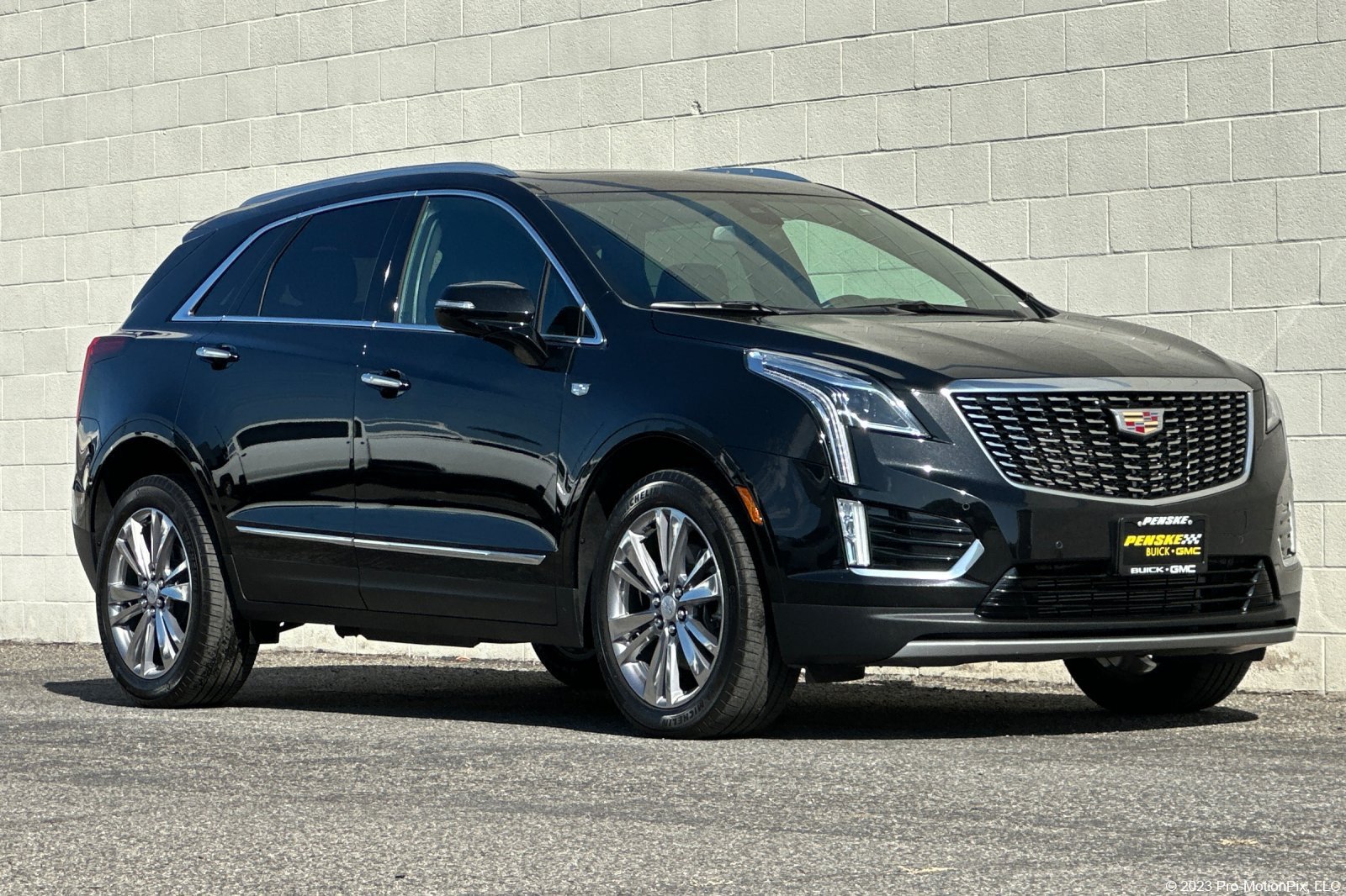 Certified 2023 Cadillac XT5 Premium Luxury FWD image 1