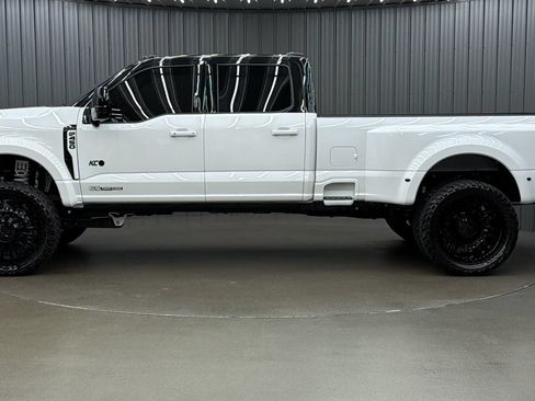 Used 2026 Ford F450 Platinum w/ FX4 Off-Road Package AWD/4WD image 2
