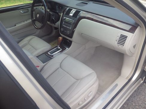 Used 2009 Cadillac DTS w/ Trunk Convenience Package FWD image 16