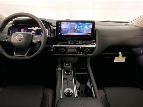 New 2026 Nissan Pathfinder Platinum w/ Accent Package AWD/4WD image 2