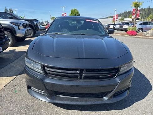 Used 2018 Dodge Charger SXT w/ Blacktop Package RWD image 2