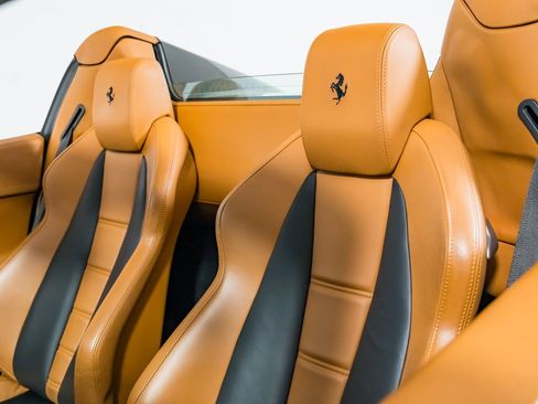 Used 2014 Ferrari 458 Spider image 30