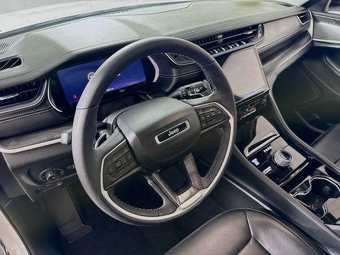 Used 2023 Jeep Grand Cherokee L Limited image 13