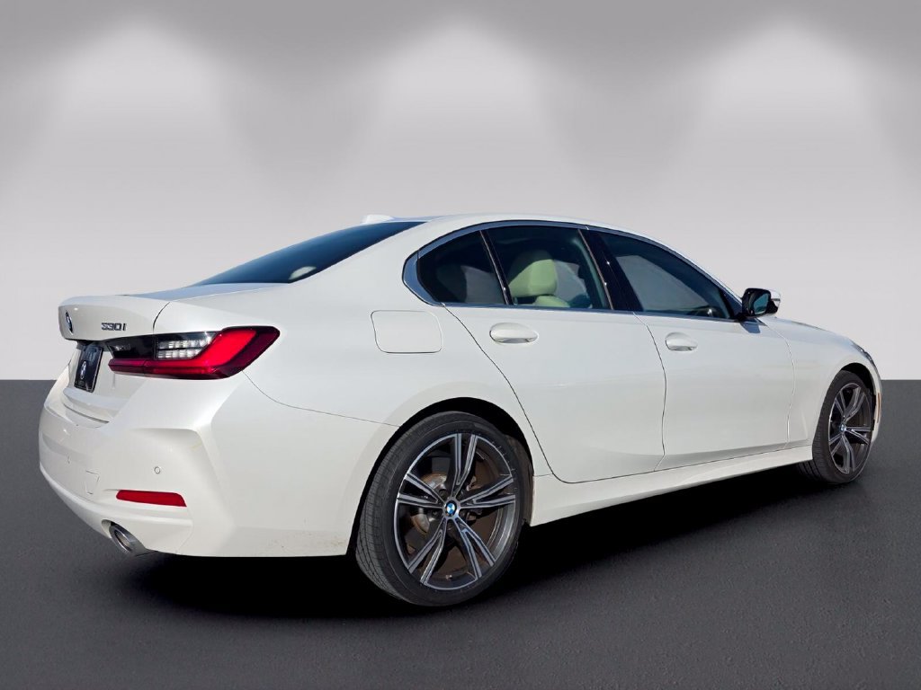 Certified 2024 BMW 330i Sedan w/ Convenience Package RWD image 4