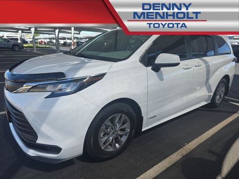 Certified 2021 Toyota Sienna LE FWD image 1