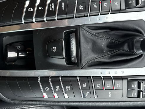 Used 2015 Porsche Macan Turbo image 44