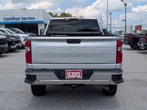 Used 2022 Chevrolet Silverado 2500 LTZ w/ Z71 Off-Road Package AWD/4WD image 4