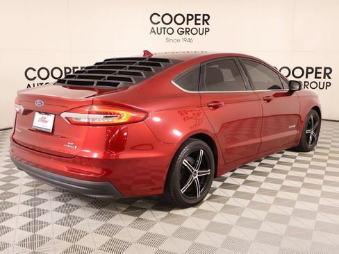 Used 2019 Ford Fusion SE FWD image 20