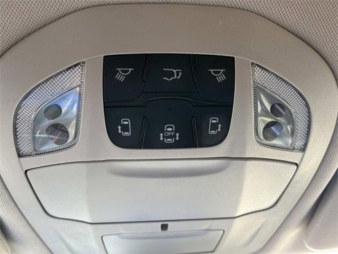 Used 2024 Chrysler Pacifica Touring-L image 36