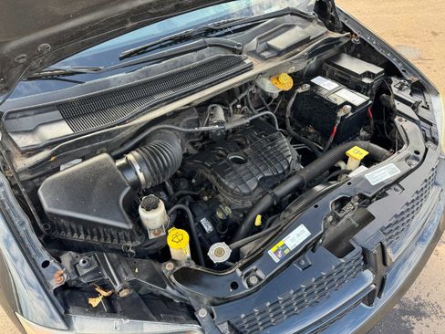 Used 2014 Dodge Grand Caravan R/T image 26