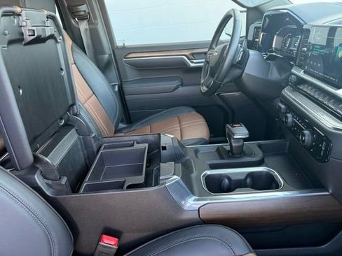 Certified 2025 Chevrolet Silverado 1500 High Country w/ Z71 Off-Road Package AWD/4WD image 25