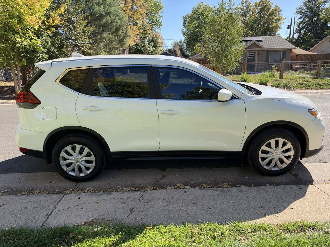 Used 2018 Nissan Rogue S AWD/4WD image 3