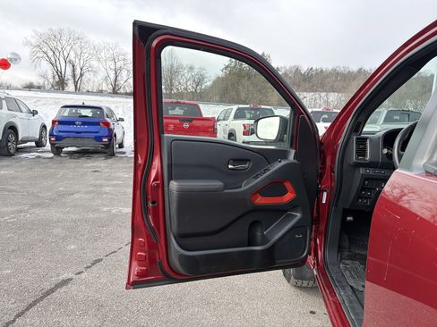 Used 2024 Nissan Frontier PRO-4X w/ Pro Premium Package image 10