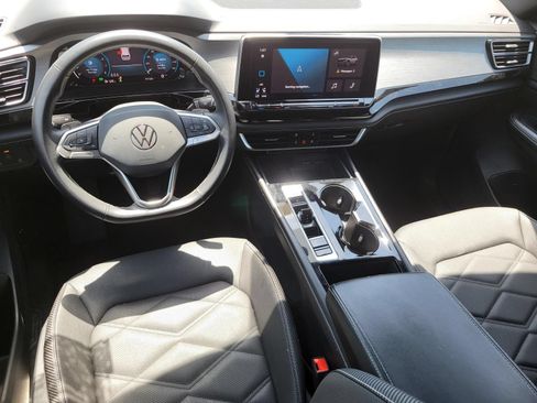 Used 2024 Volkswagen Atlas Cross Sport SE AWD/4WD image 16
