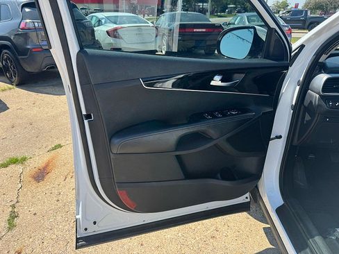 Used 2020 Kia Sorento LX FWD image 17