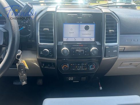 Used 2017 Ford F250 XLT w/ XLT Premium Package AWD/4WD image 18
