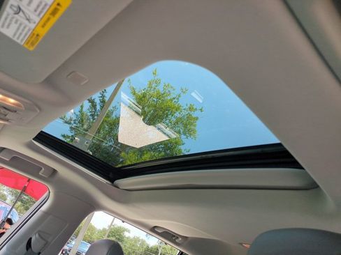 Used 2022 Toyota Highlander XLE FWD image 15